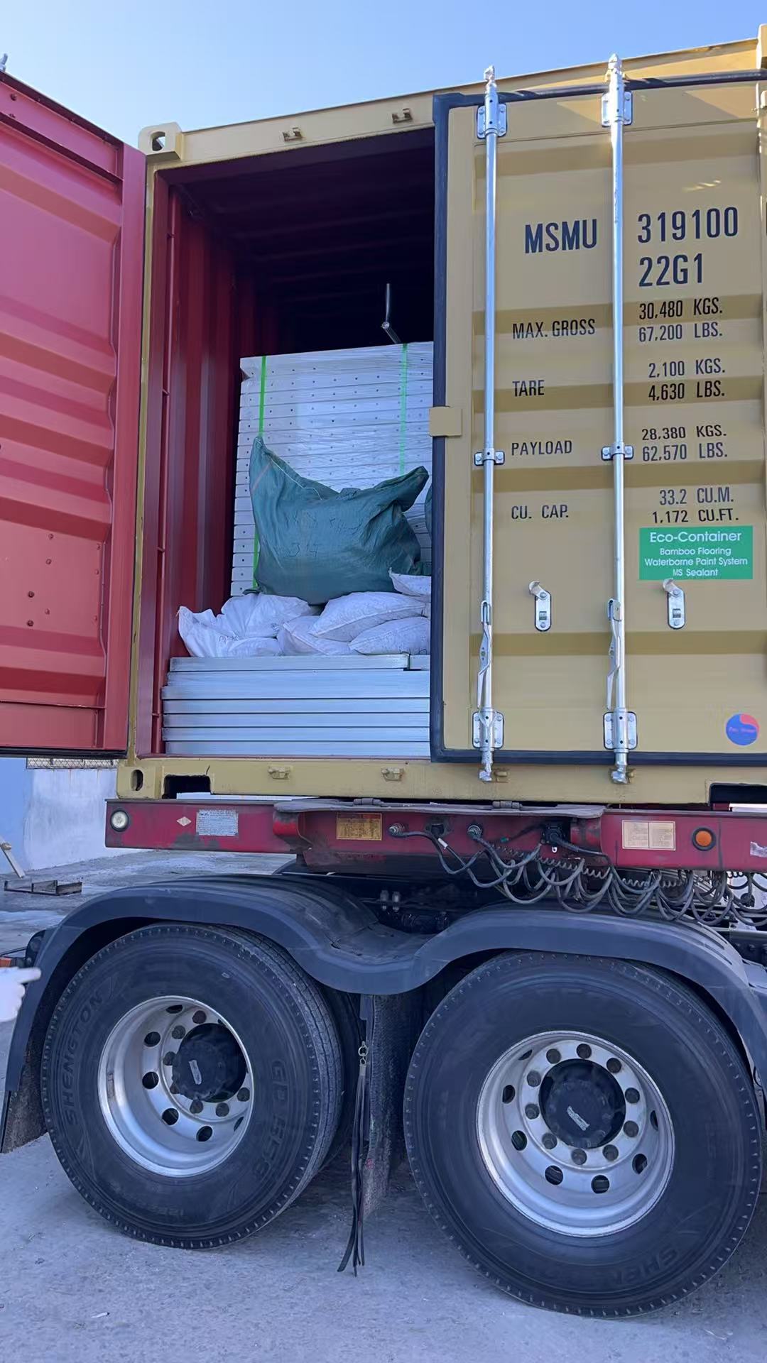 出口馬爾代夫玻璃鋼水箱裝車發貨